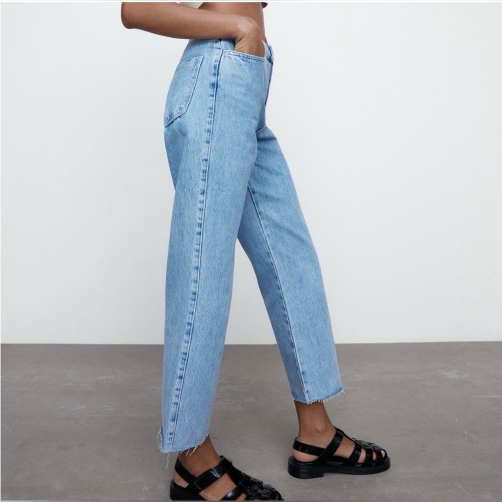 Zara High Rise Straight Ankle Jeans Light Wash Raw Hem Size 4